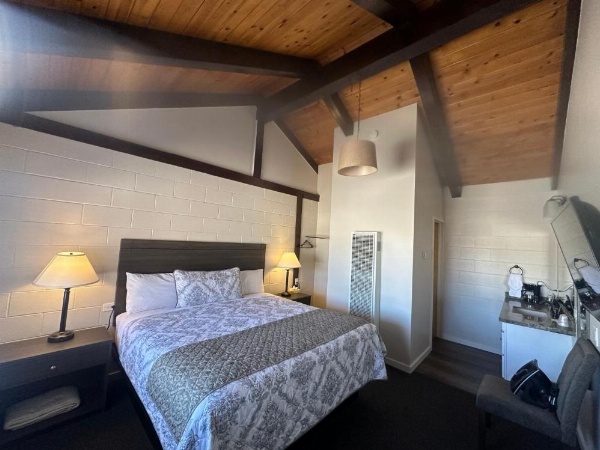 Lee Vining Motel image 99