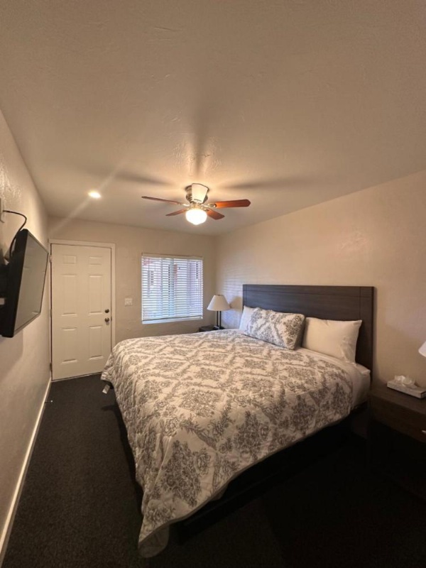 Lee Vining Motel image 85